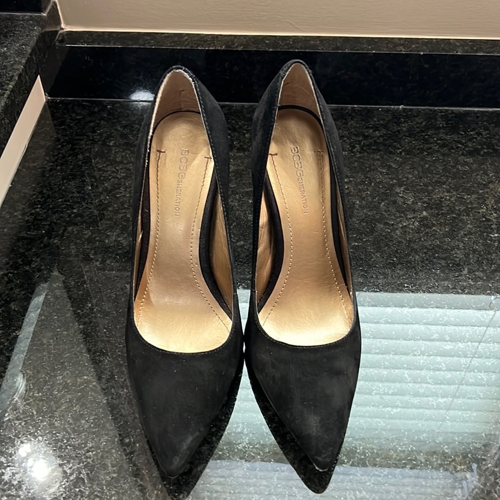 BCBGeneration black brushed leather pumps size 8.5